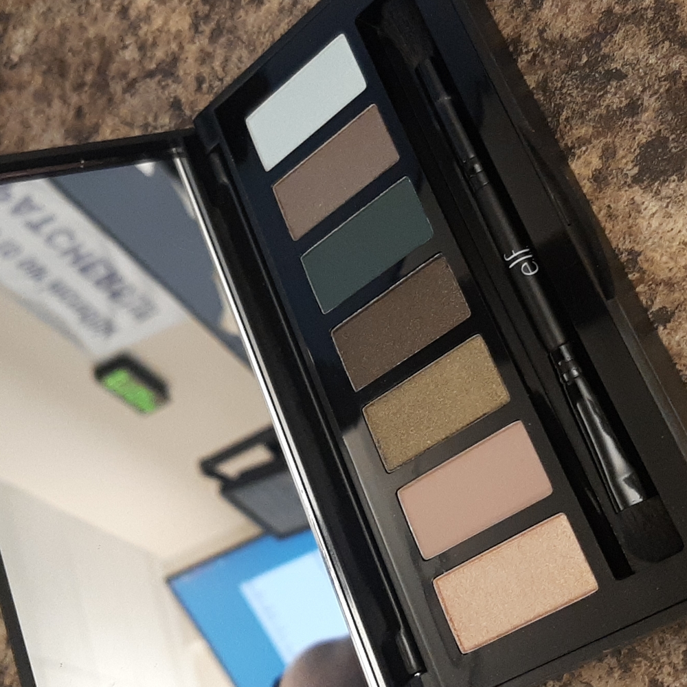 E.L.F. chromatic eyeshadow pallette